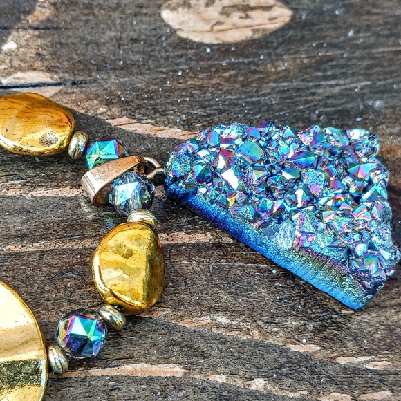 Aura geode druzy pendent necklace w/🔥polished glass beads w/ matching earrings - Picture 5 of 7